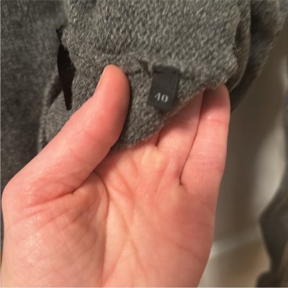 Beautiful will Sweater with Bow Accents authentic - Picture 8 of 11